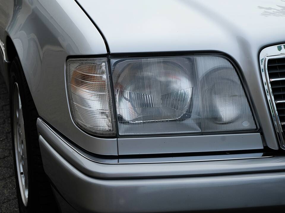 Image 40/75 of Mercedes-Benz E 280 T (1994)