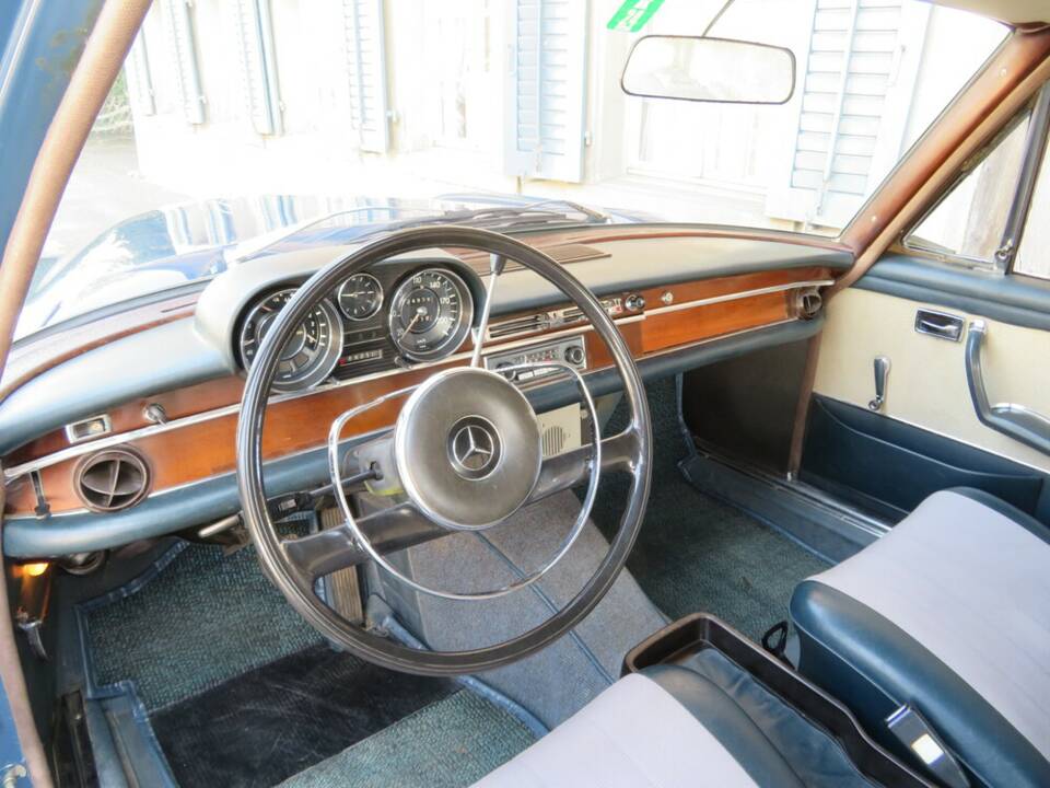Image 11/17 of Mercedes-Benz 250 SE (1966)