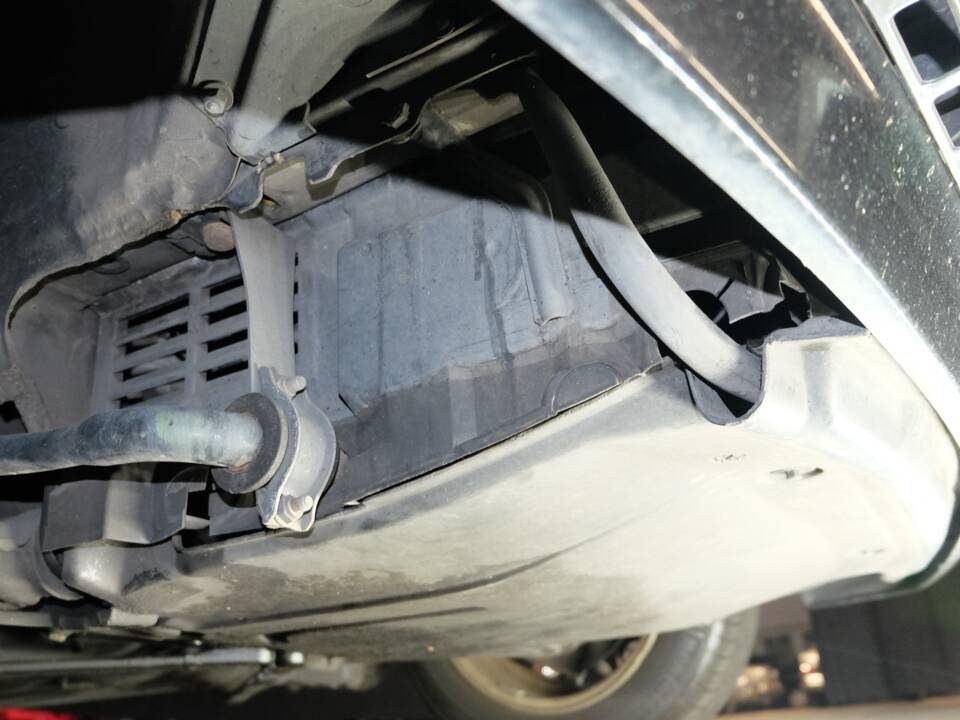 Image 27/30 de Mercedes-Benz E 220 (1995)