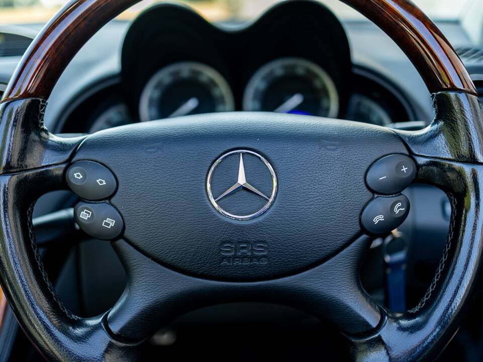 Image 50/50 de Mercedes-Benz SL 500 (2003)