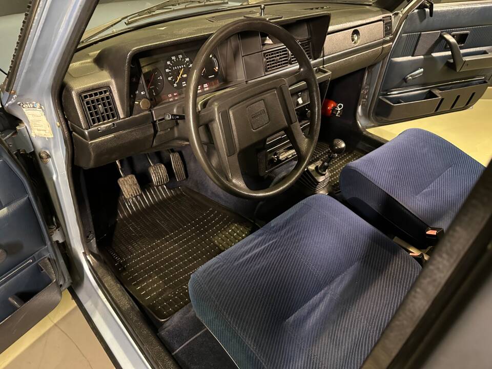 Image 16/33 of Volvo 244 (1981)