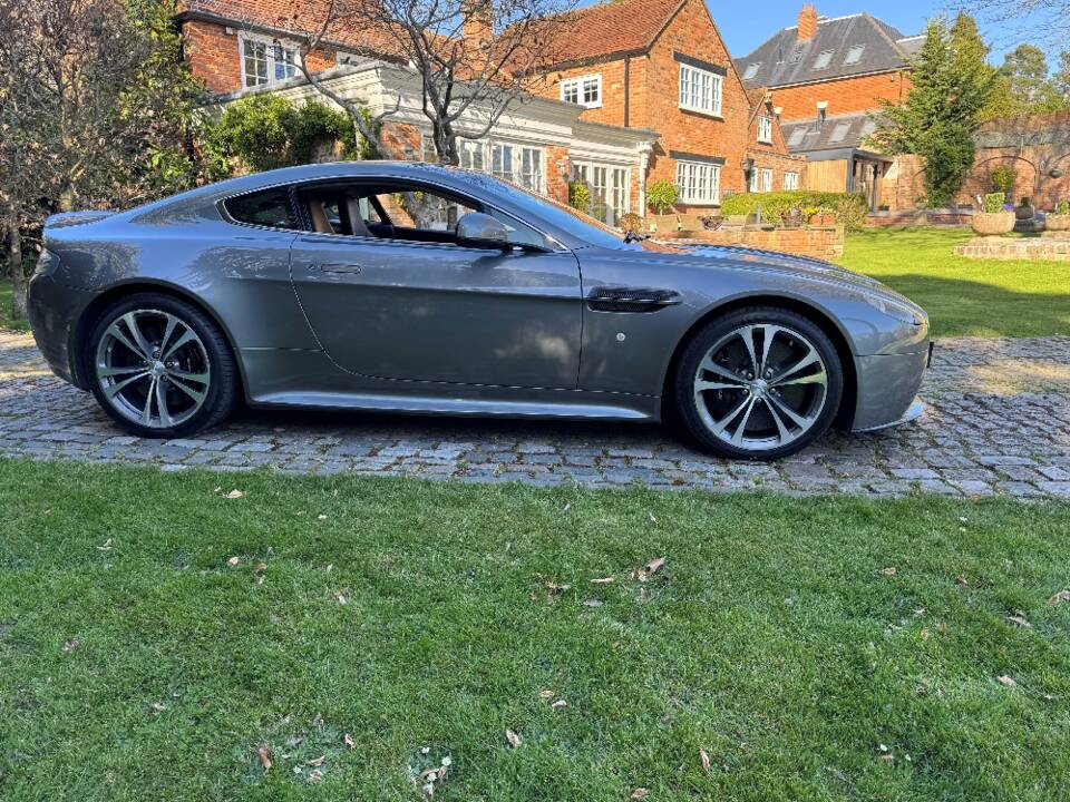 Afbeelding 14/49 van Aston Martin V12 Vantage (2009)