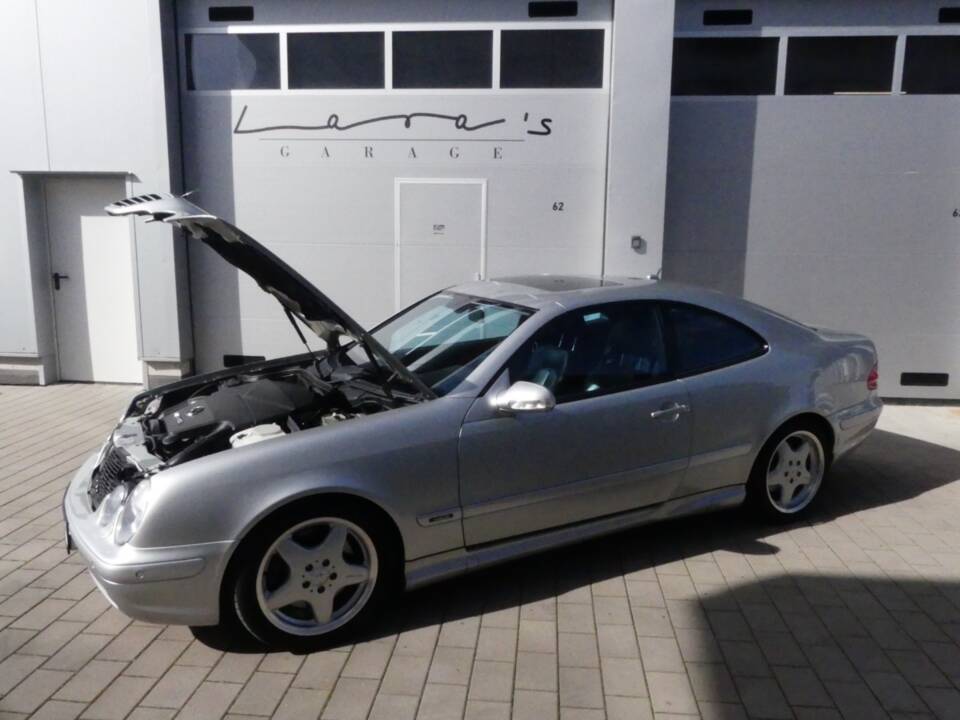 Imagen 40/47 de Mercedes-Benz CLK 55 AMG (2000)