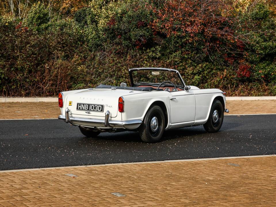 Image 19/42 of Triumph TR 4A (1966)