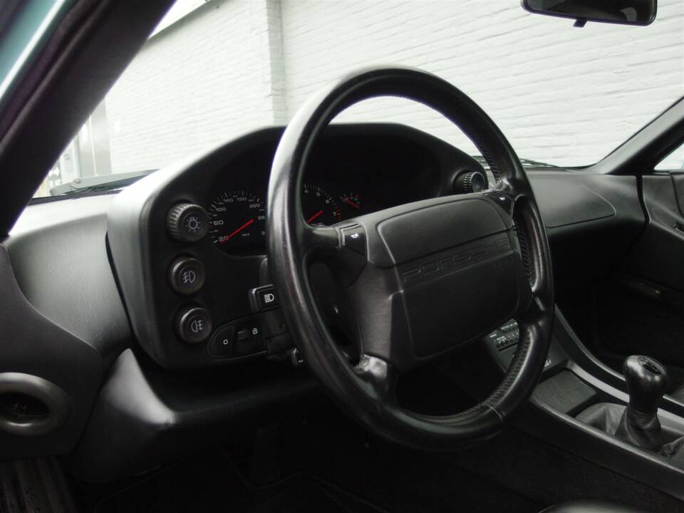 Bild 40/99 von Porsche 928 GTS (1992)