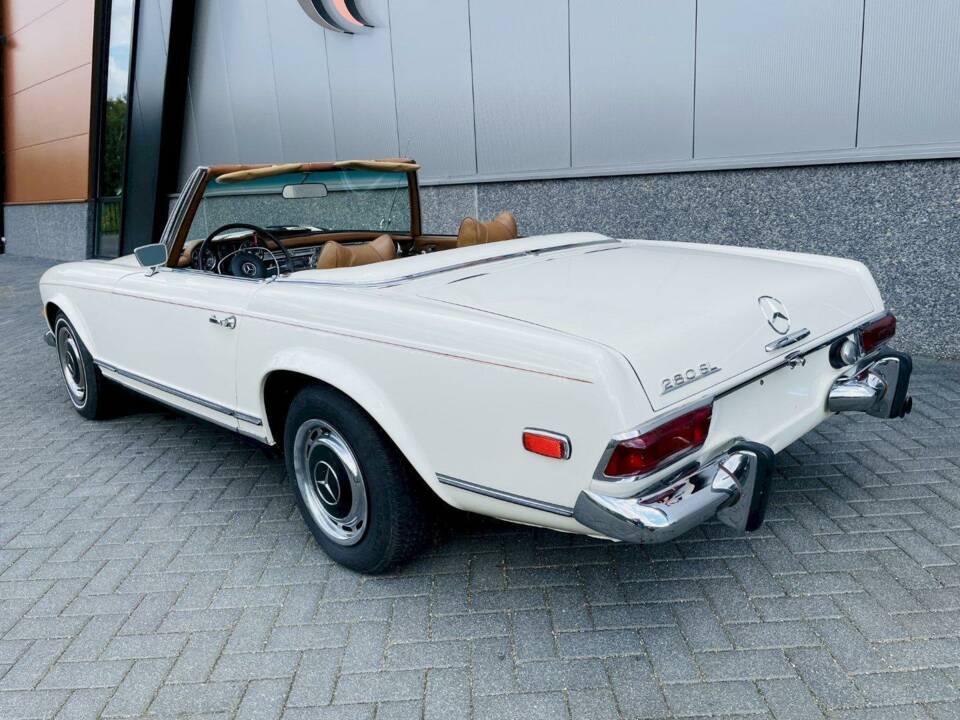 Immagine 8/36 di Mercedes-Benz 280 SL (1969)