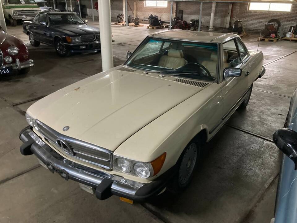 Image 18/26 of Mercedes-Benz 560 SL (1987)