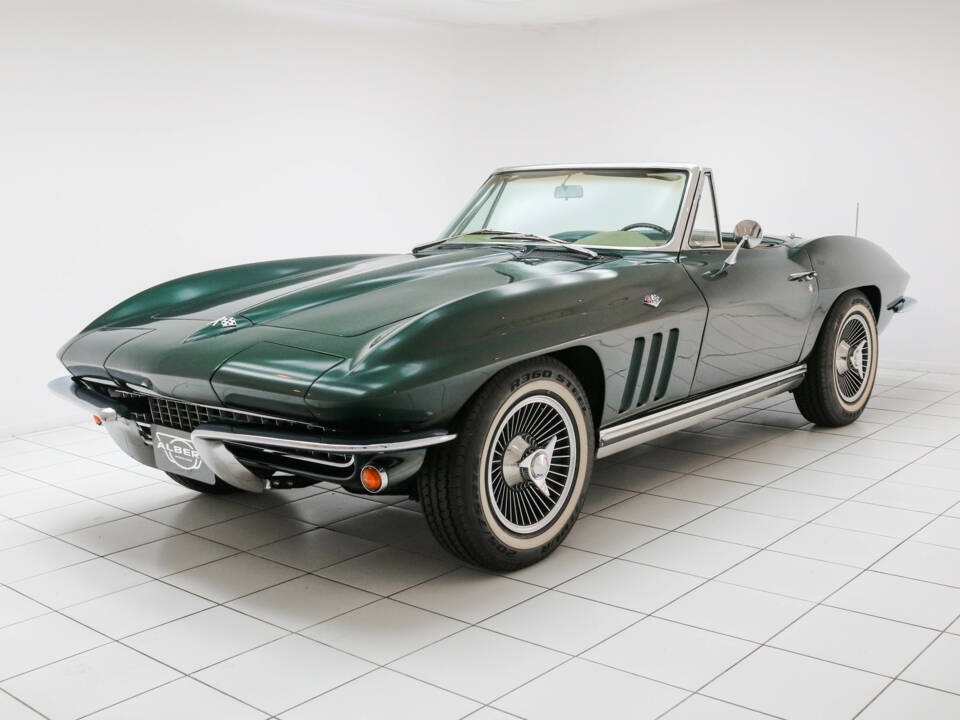 Image 1/17 of Chevrolet Corvette Sting Ray Convertible (1966)