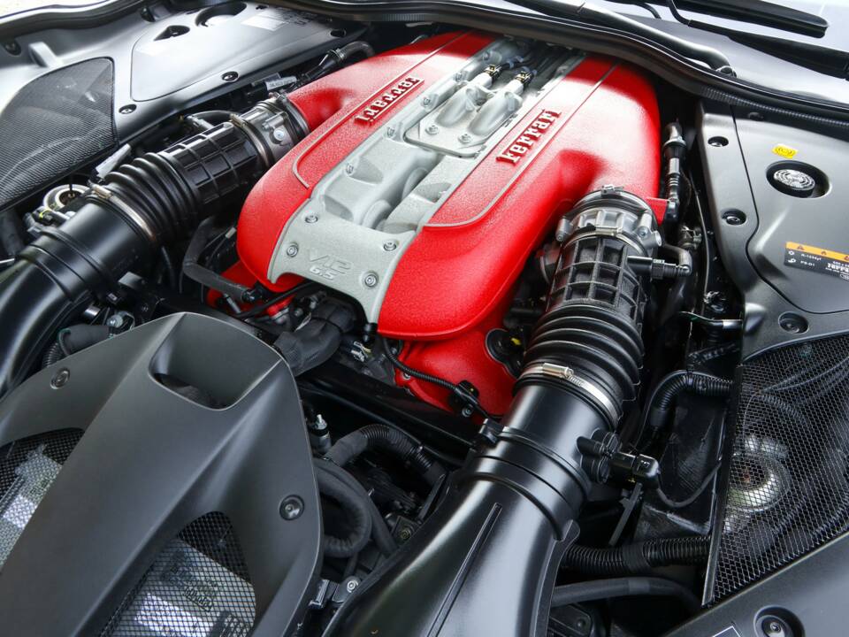Image 4/50 of Ferrari 812 Superfast (2020)