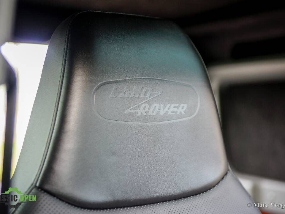 Image 12/41 of Land Rover Defender (2016)