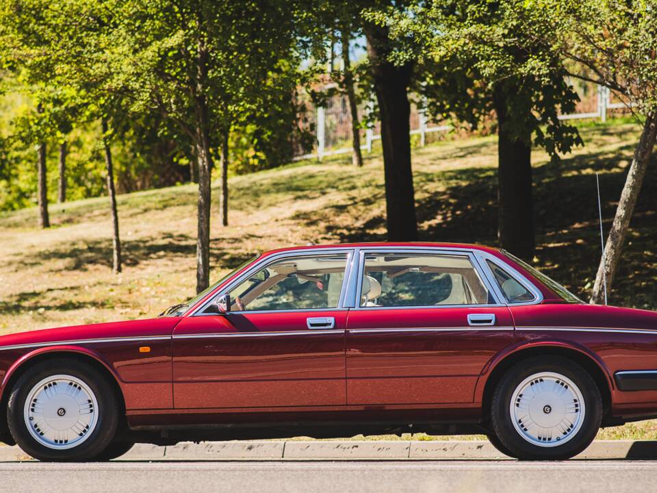 Bild 7/35 von Daimler Double Six (1993)