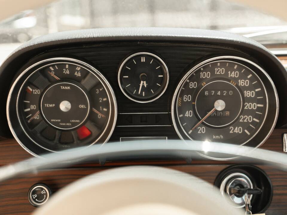 Image 28/34 of Mercedes-Benz 300 SEL 3.5 (1971)