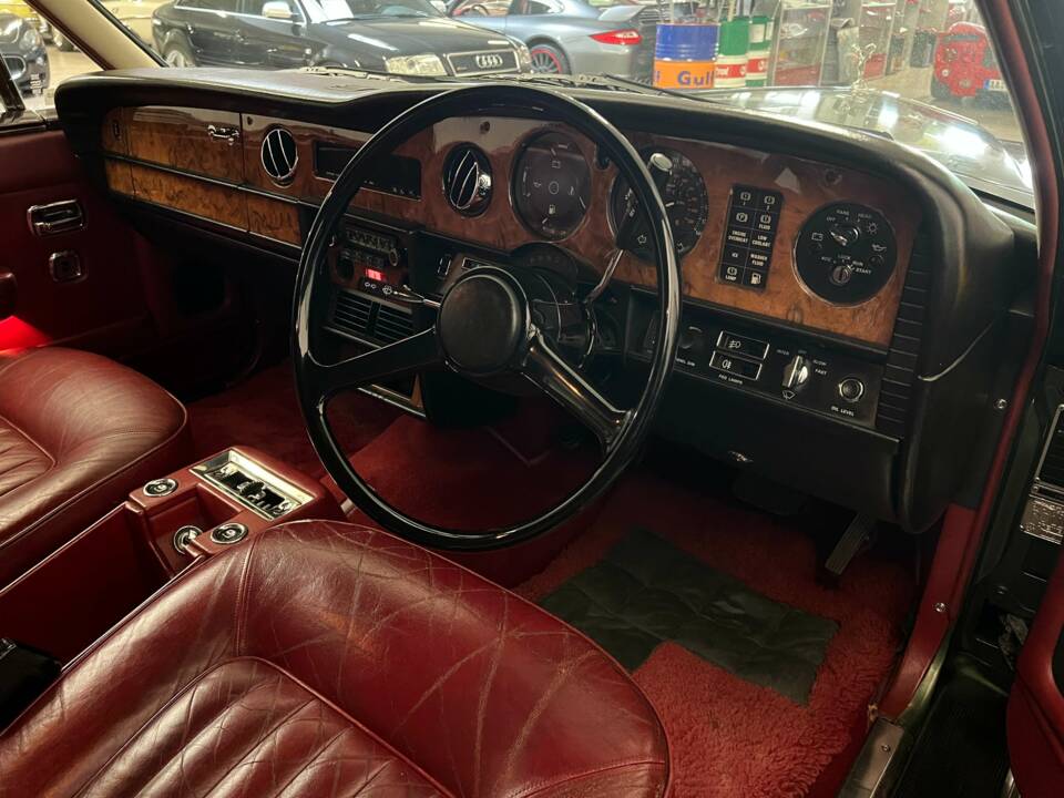 Image 17/18 of Rolls-Royce Silver Spirit (1982)