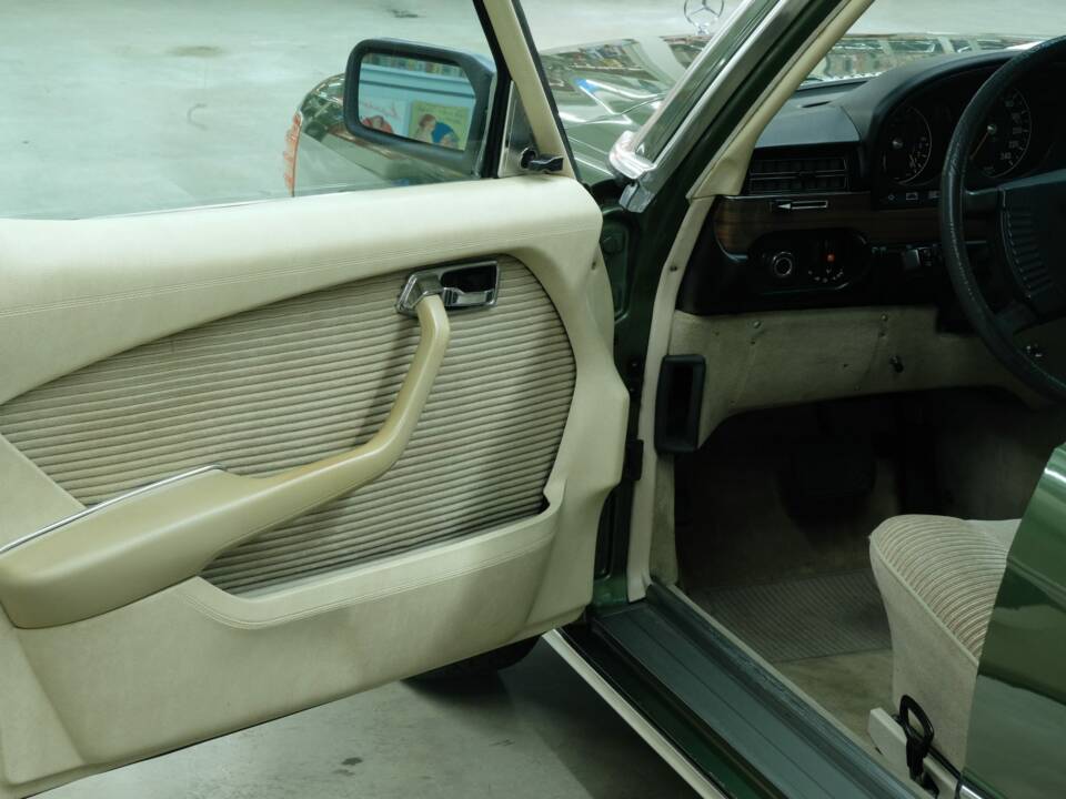 Image 23/50 de Mercedes-Benz 450 SEL 6,9 (1975)