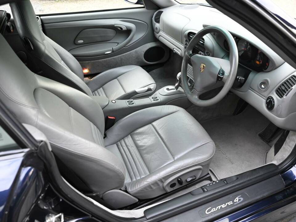 Bild 32/50 von Porsche 911 Carrera 4S (2004)