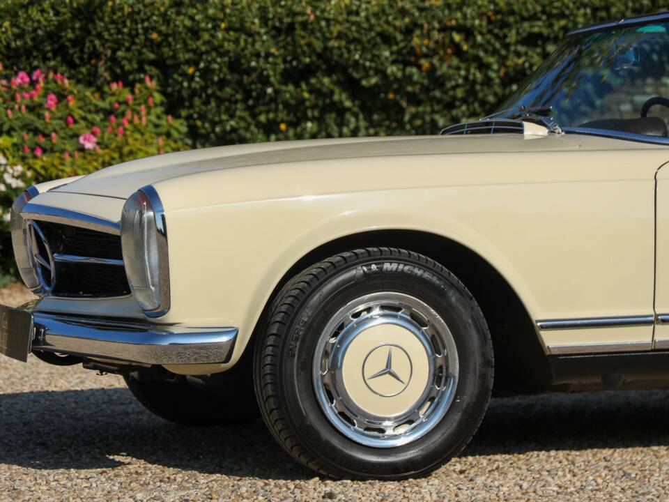 Image 39/50 of Mercedes-Benz 250 SL (1967)