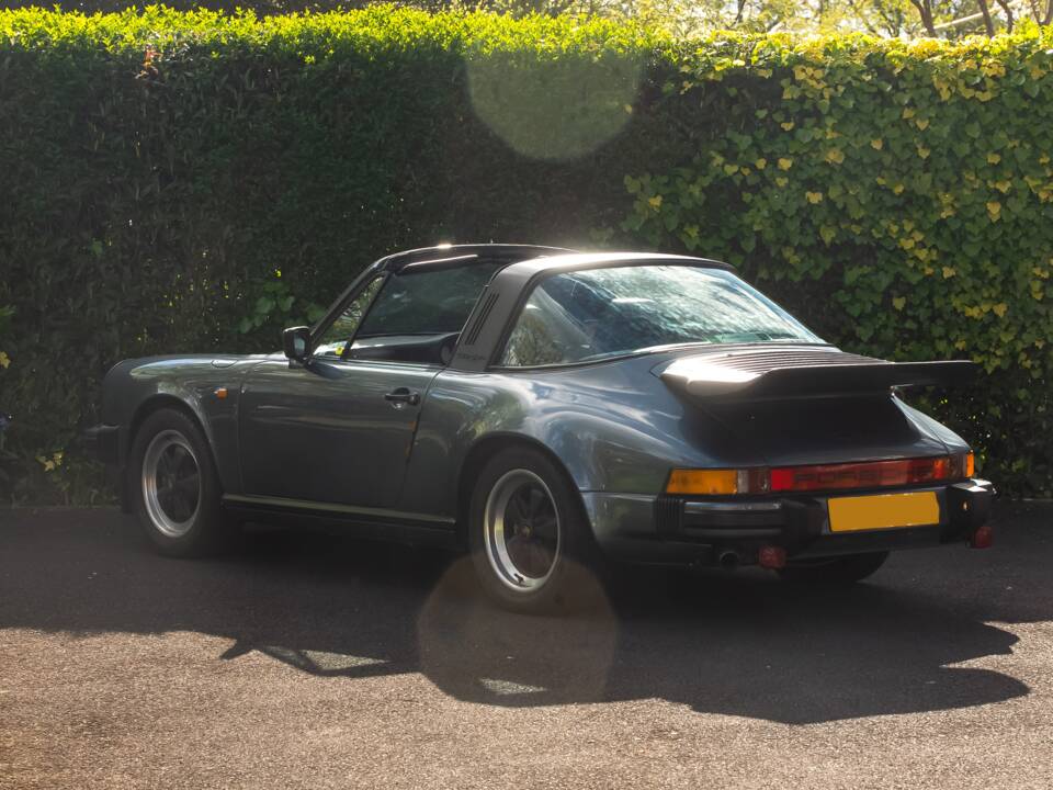 Image 36/47 of Porsche 911 Carrera 3.2 (1984)