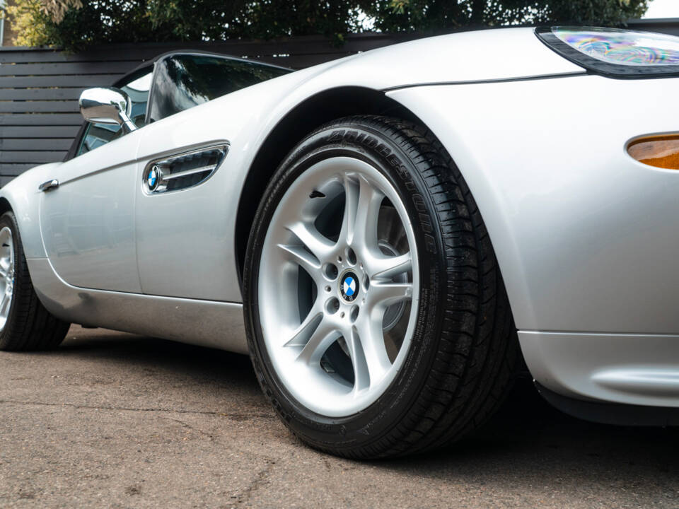 Image 46/53 of BMW Z8 (2001)