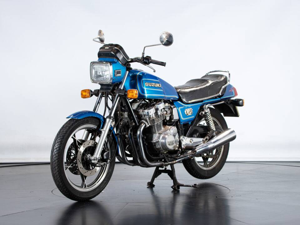 Image 2/50 of Suzuki GSX 750 (1981)