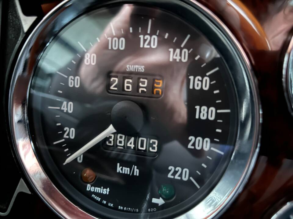 Image 21/47 of Jaguar XJ 6 C 4.2 (1976)