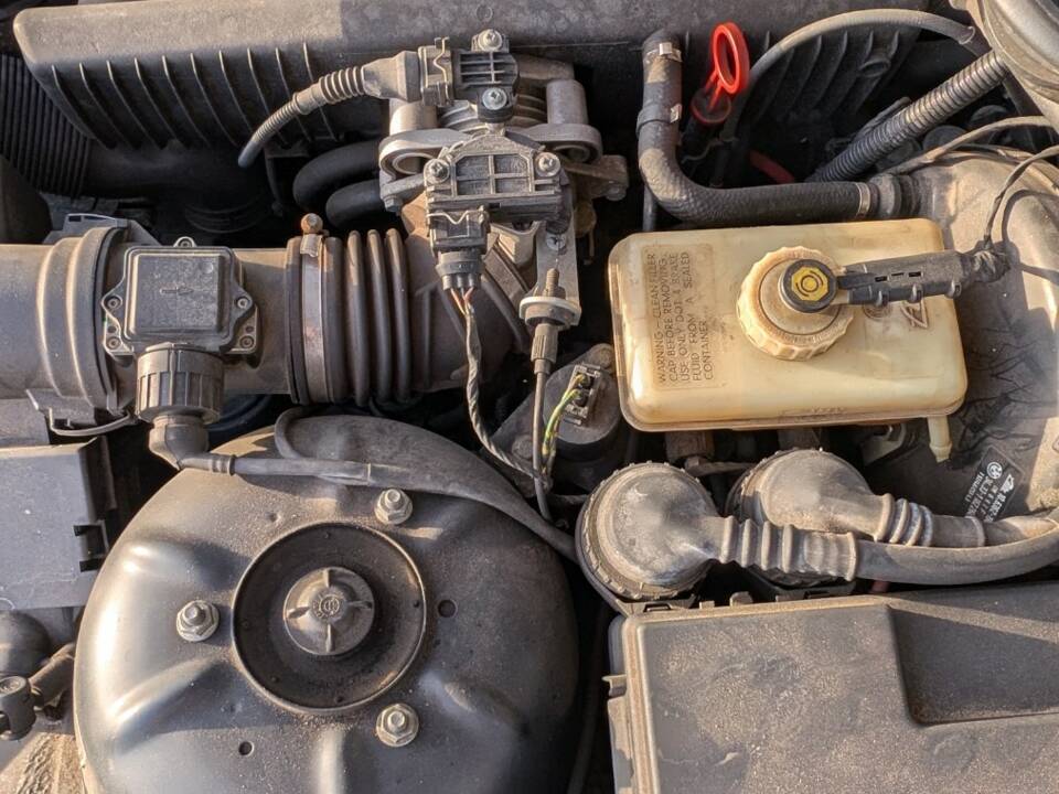 Immagine 65/72 di BMW 328i (1996)