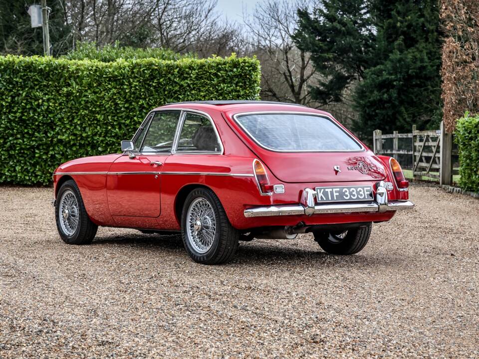 Image 24/40 of MG MGC GT (1968)