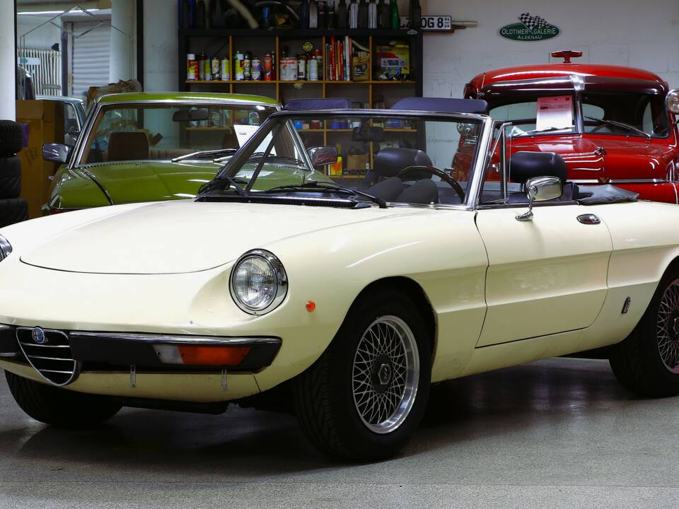 Image 1/25 of Alfa Romeo 2000 Spider Veloce (1982)