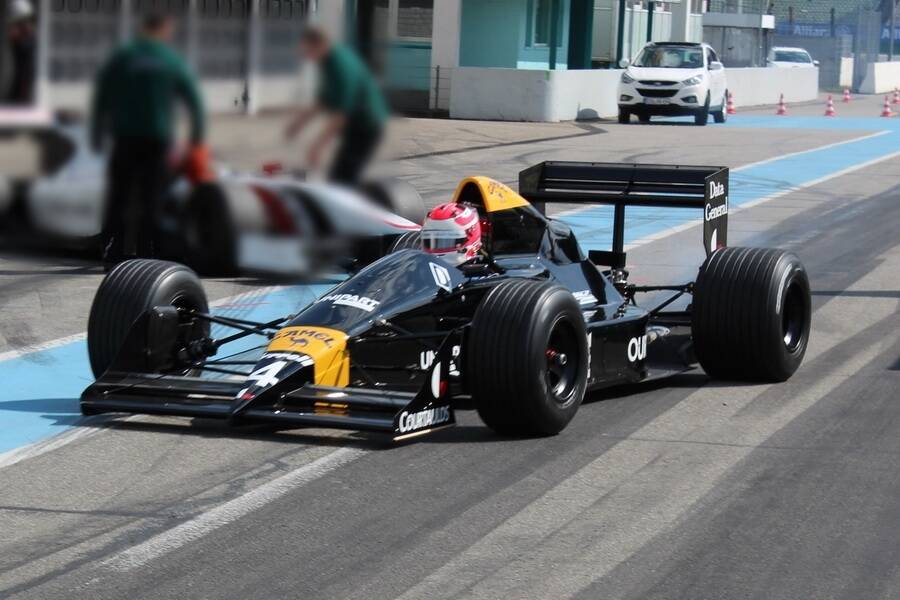 Bild 9/28 von Tyrrell 017 (1988)