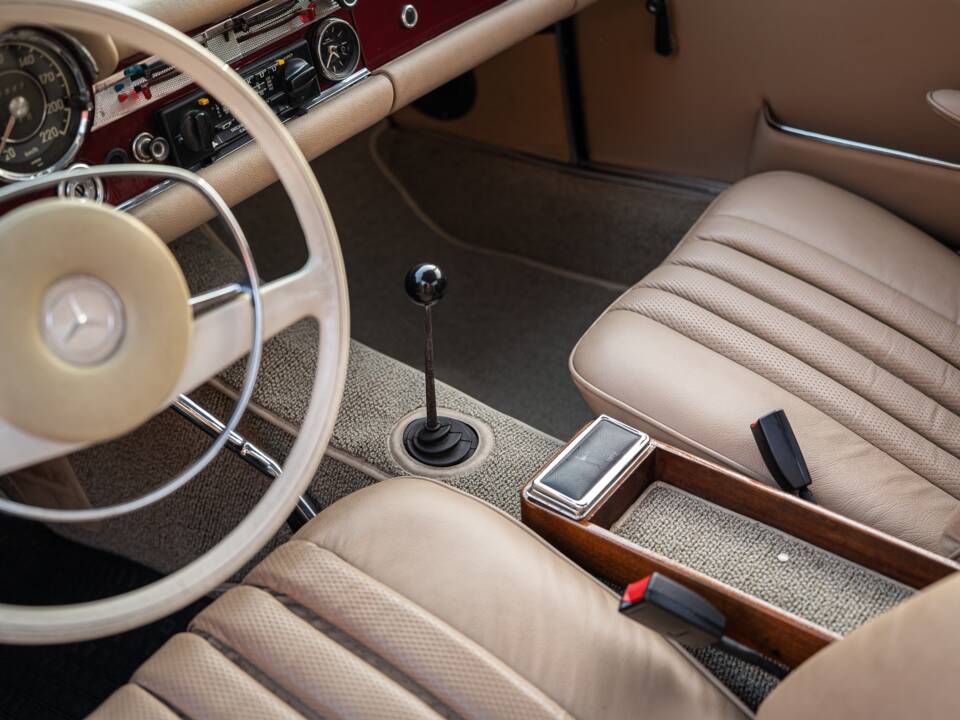 Image 38/70 de Mercedes-Benz 230 SL (1966)