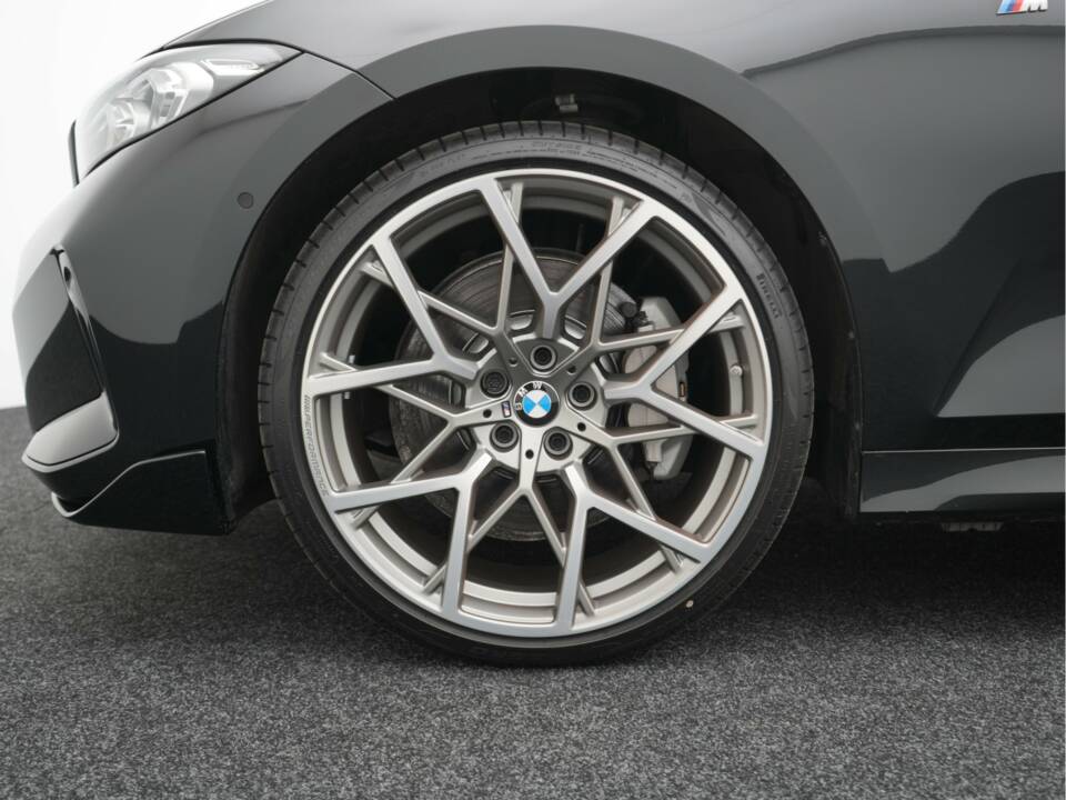 Image 34/50 of BMW 330i xDrive Touring (2025)