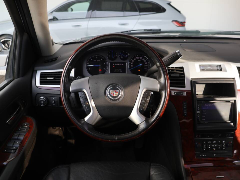 Bild 47/50 von Cadillac Escalade (2009)