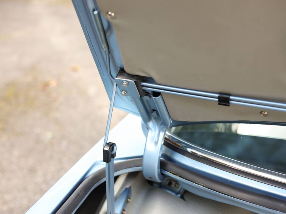 Image 30/73 of BMW 3.0 CSi (1973)