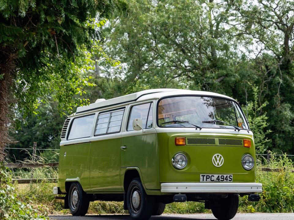 Image 22/47 of Volkswagen T2b Camper (1977)