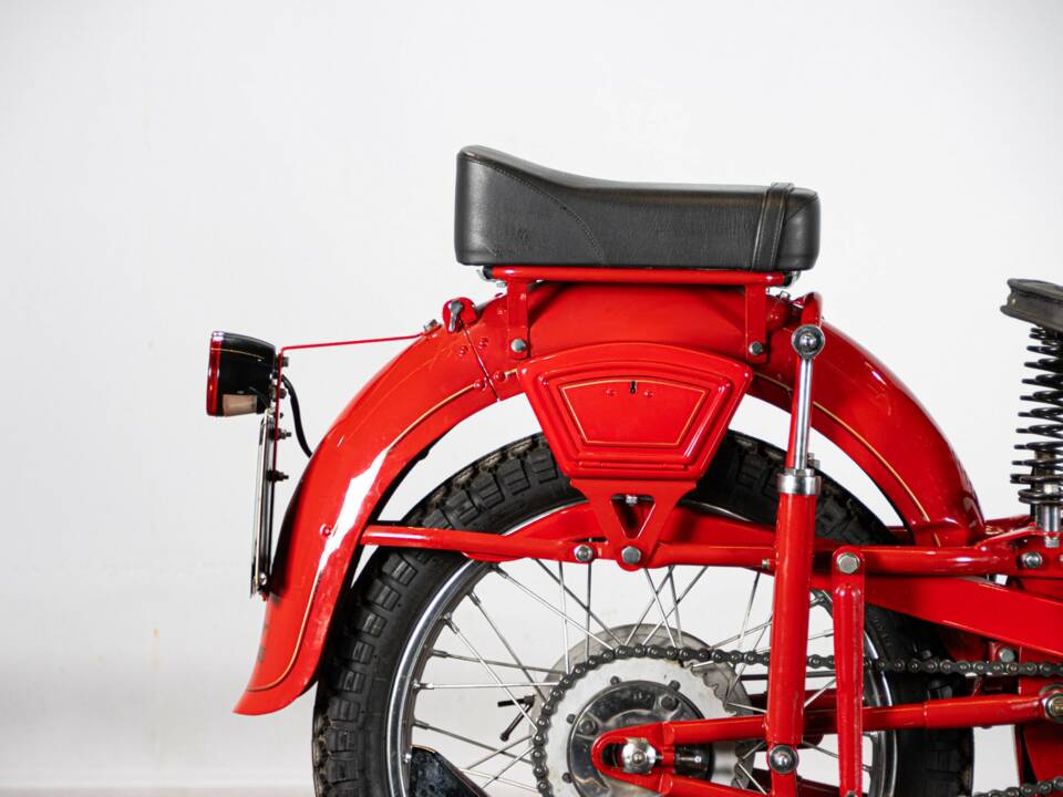 Image 21/50 of Moto Guzzi Astore (1952)