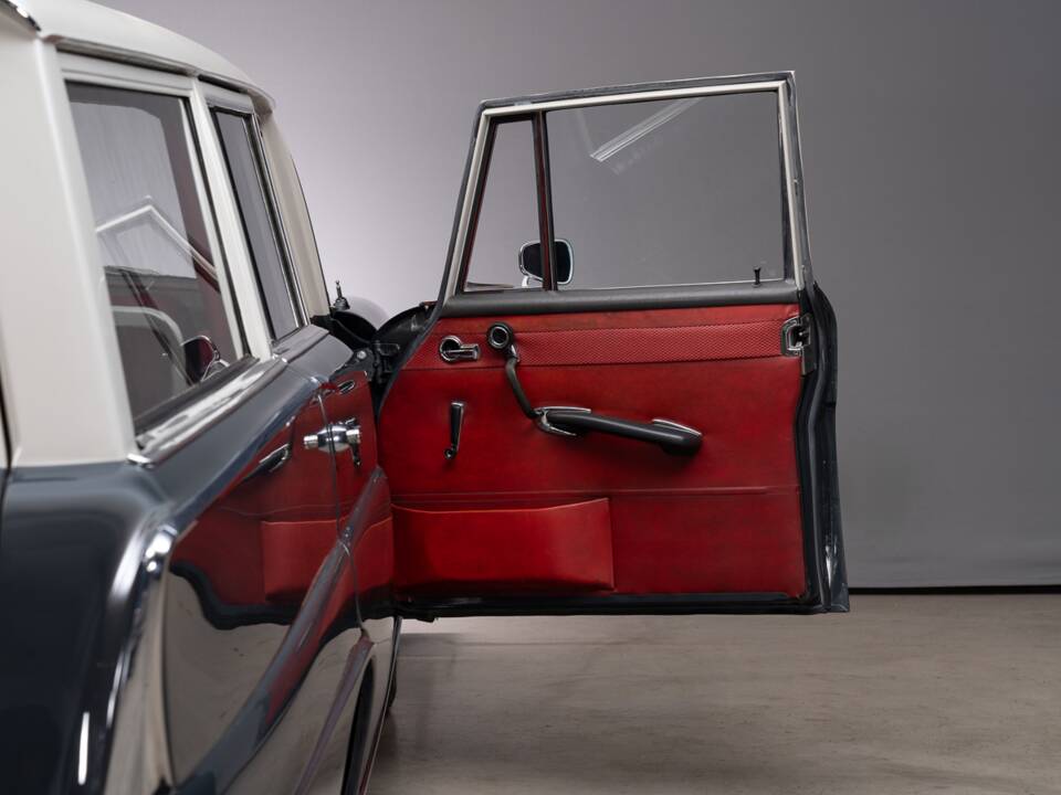 Bild 23/31 von Mercedes-Benz 230 S Universal (1967)