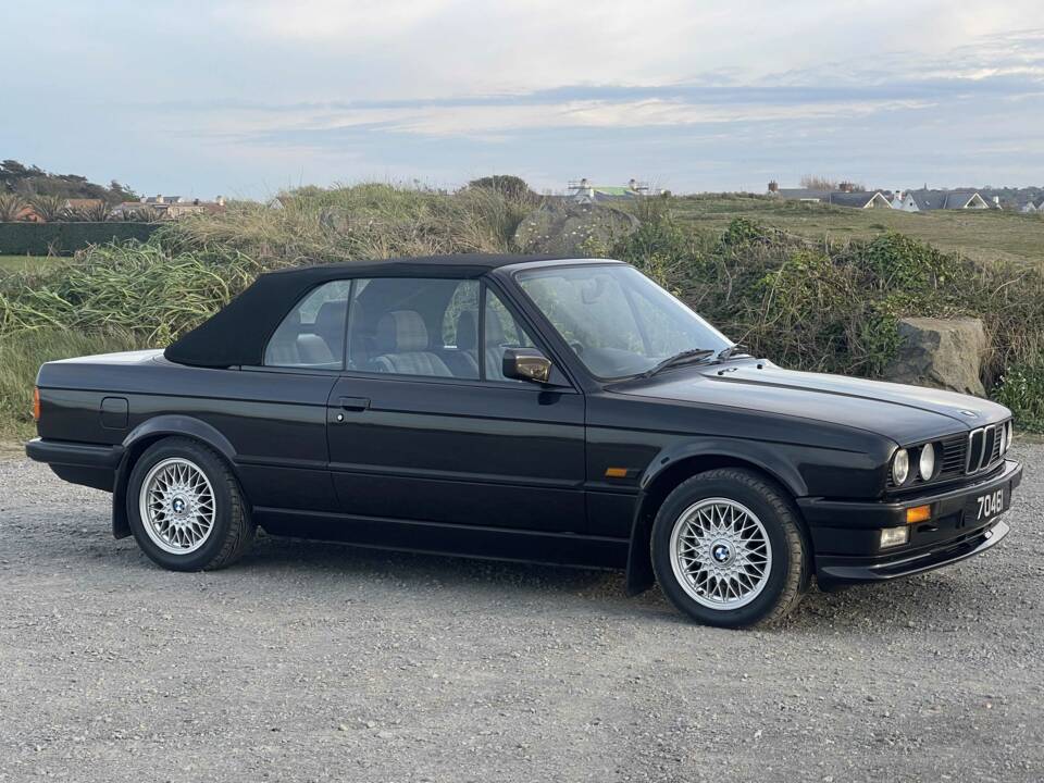 Image 4/12 of BMW 325i (1990)