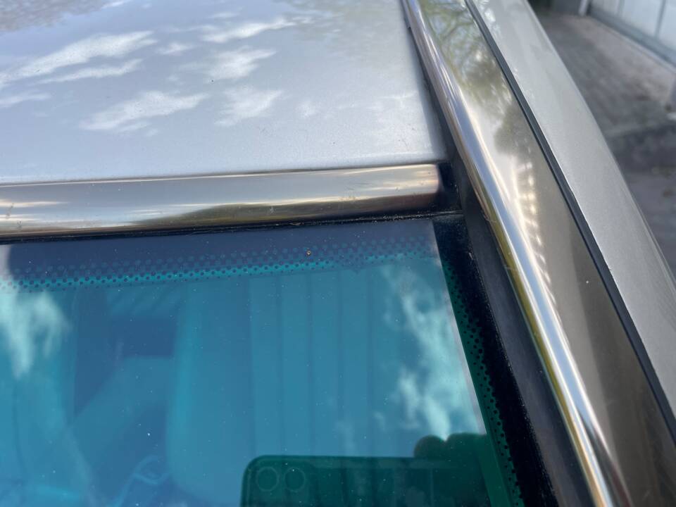 Bild 14/15 von Mercedes-Benz 190 E 2.3 (1990)