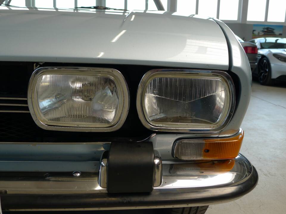 Image 23/43 of Peugeot 504 Convertible (1971)