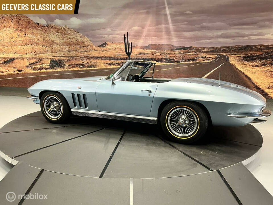 Image 17/33 of Chevrolet Corvette Sting Ray Convertible (1966)