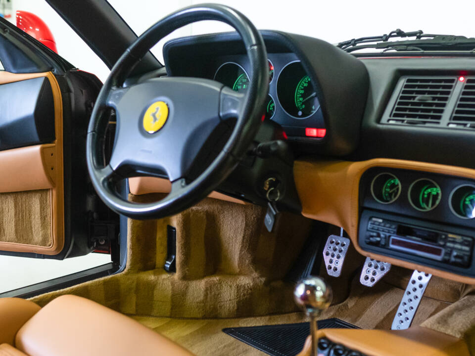 Imagen 22/39 de Ferrari F 355 Berlinetta (1997)