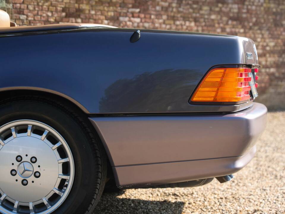 Image 16/50 of Mercedes-Benz 500 SL (1990)