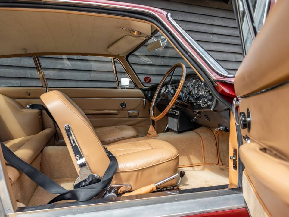 Bild 29/50 von Aston Martin DB 6 Vantage (1969)