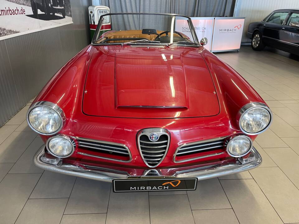 Image 3/14 of Alfa Romeo 2600 Spider (1963)