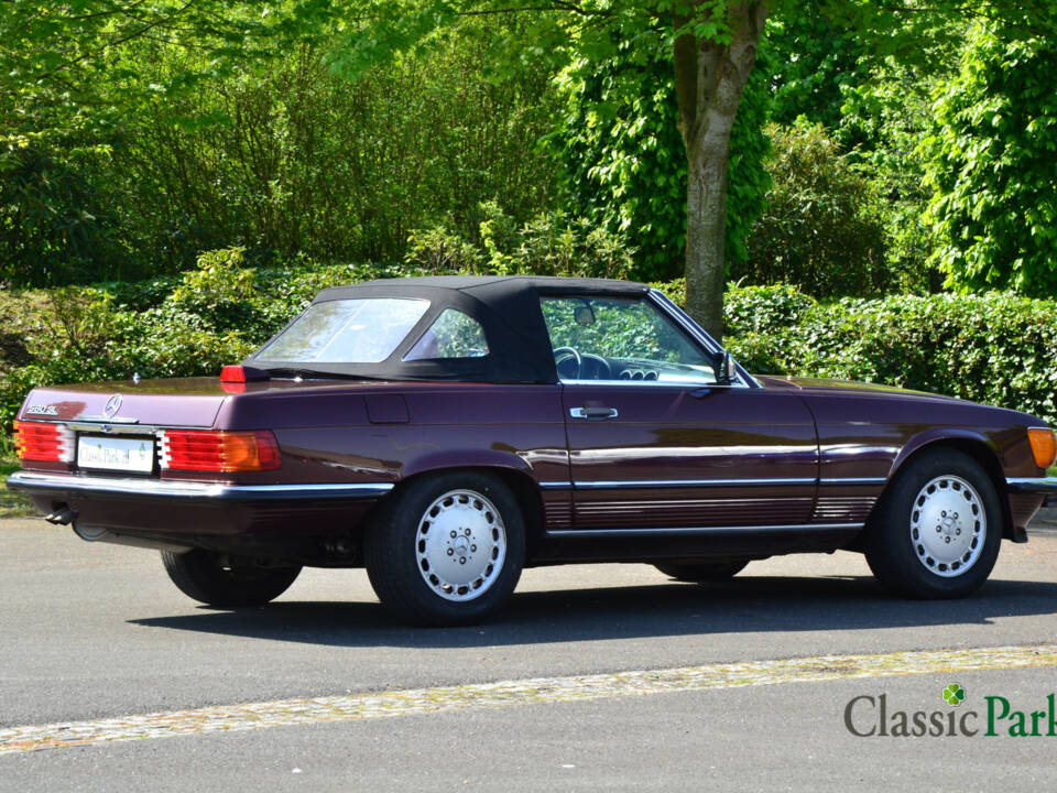 Image 21/50 of Mercedes-Benz 560 SL (1987)