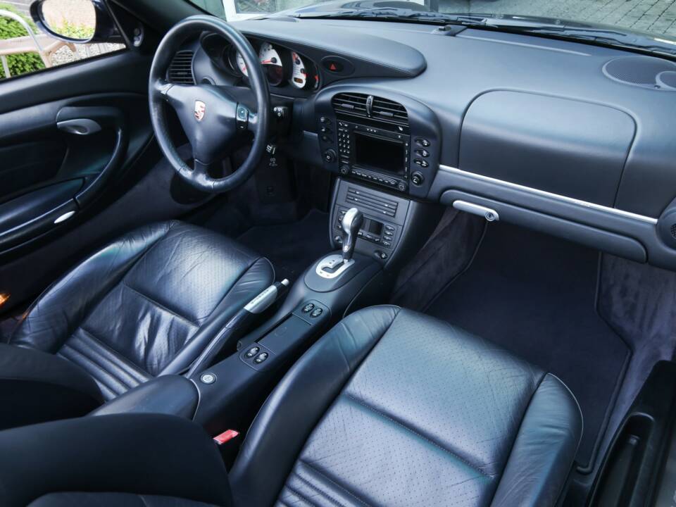 Image 49/50 of Porsche 911 Carrera 4S (2004)
