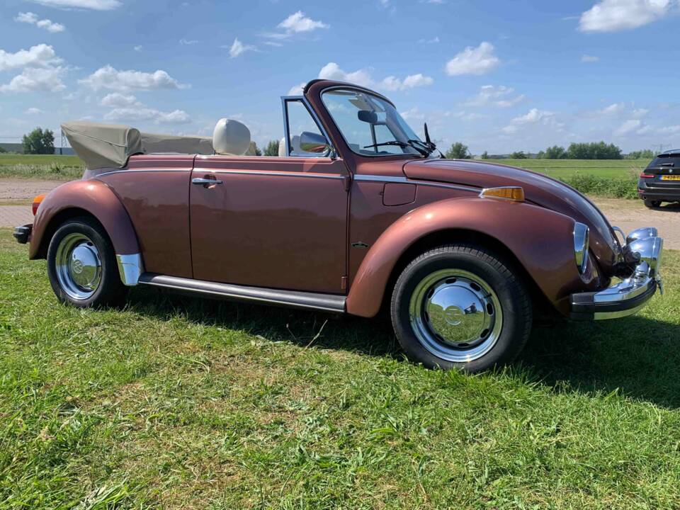 Immagine 2/8 di Volkswagen Käfer 1303 &quot;Champagne Edition&quot; (1978)