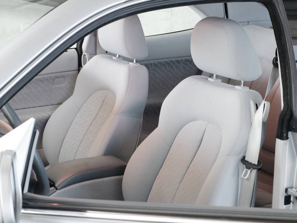 Bild 23/50 von Mercedes-Benz CLK 230 Kompressor (1999)