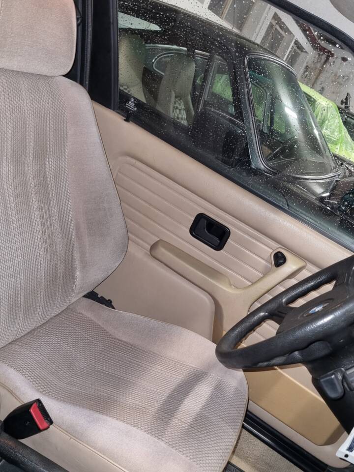 Immagine 8/21 di BMW 318i (1989)