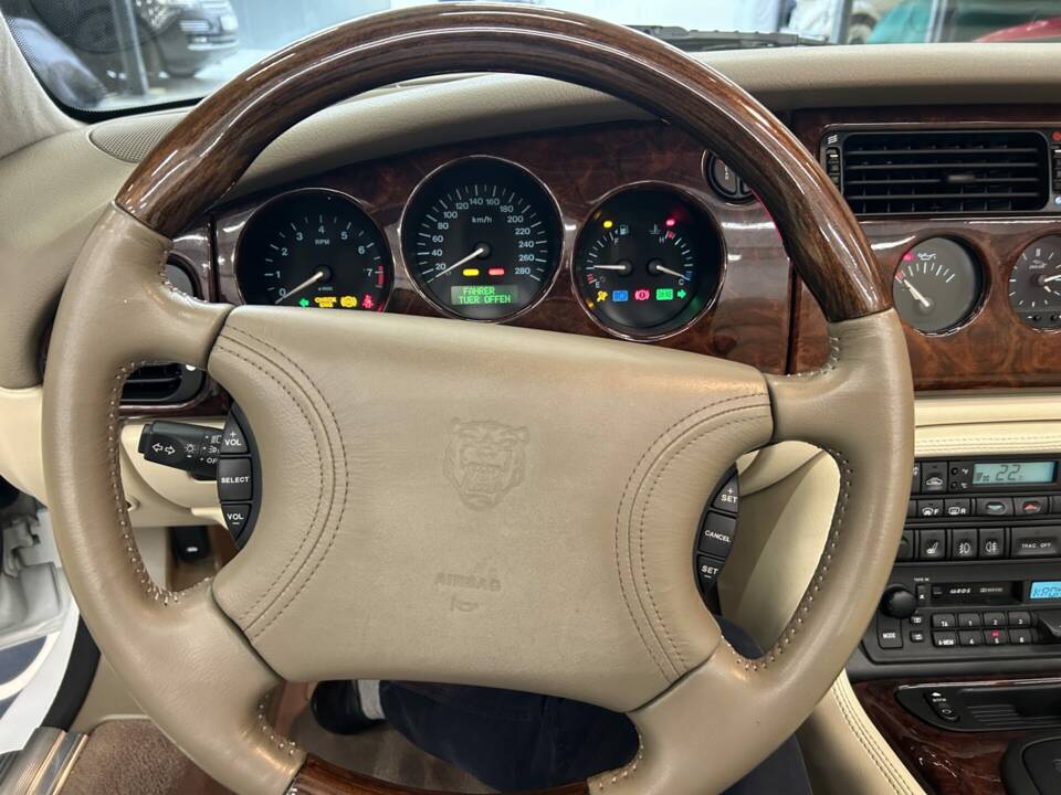 Immagine 12/28 di Jaguar XK8 4.0 (1997)