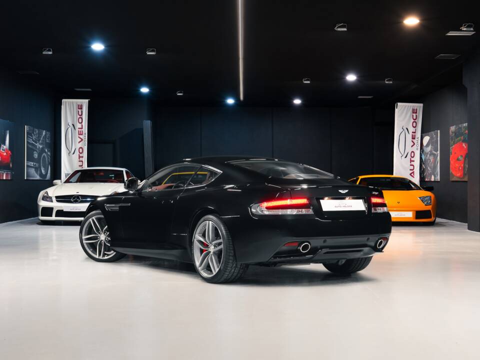 Image 8/38 of Aston Martin Virage (2012)